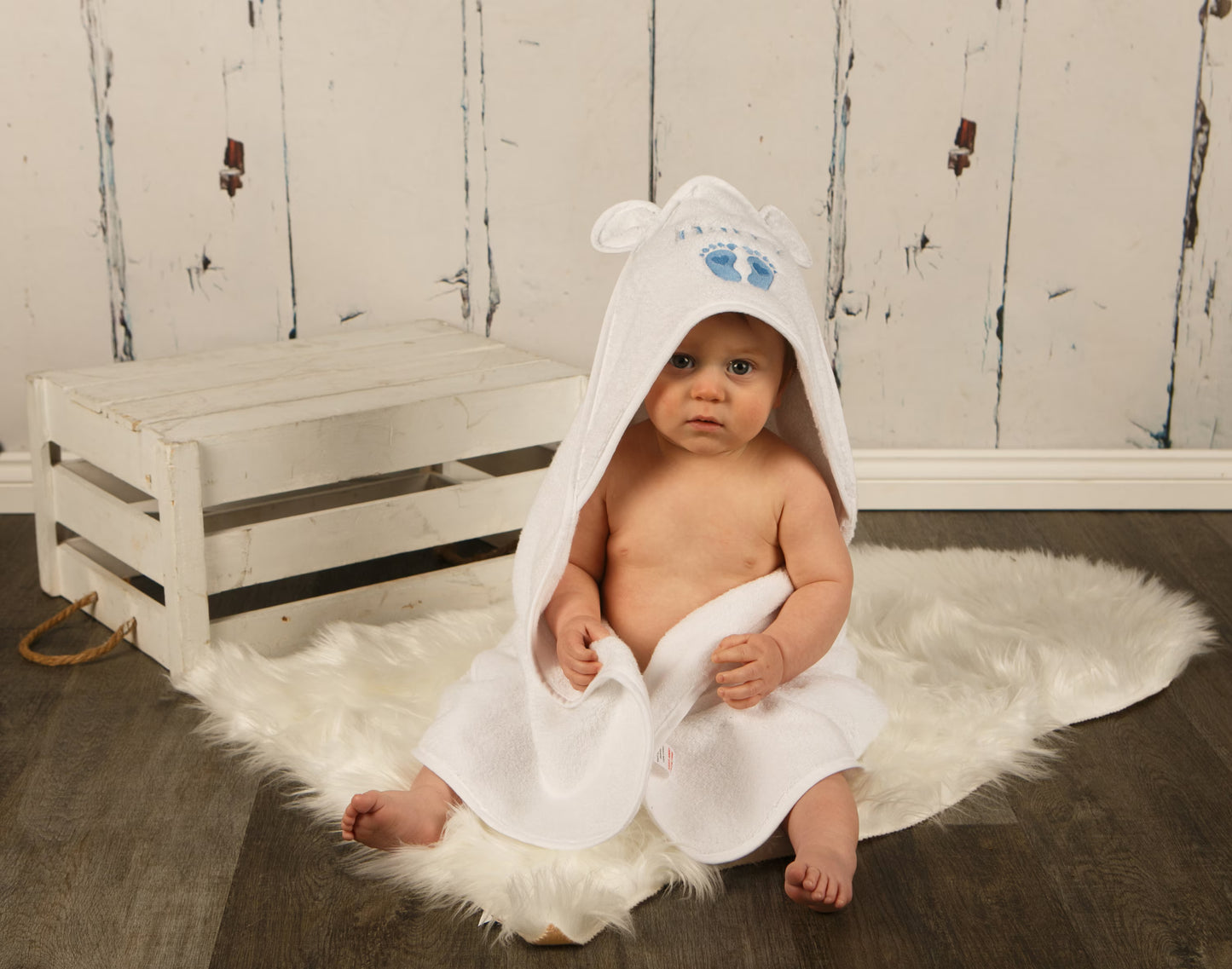 Luxury Hooded Baby Towel with Cute Ears – Personalized Embroidered Baby Shower Gift – Super Soft & Cozy